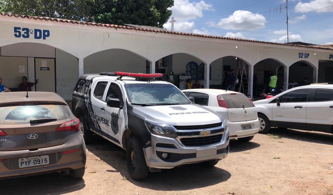 Mulher é presa após amarrar o próprio filho de 07 anos, no Agreste