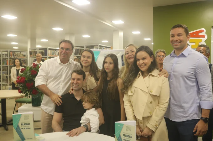 Deputado Daniel Barbosa lança livro 'Arapiraca, Alagoas e o Brasil - em 50 artigos' com reflexões sobre desenvolvimento e justiça social