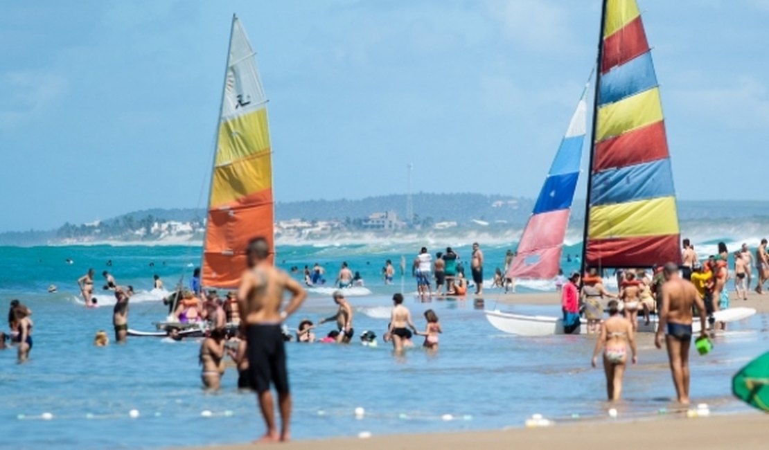 Verão aquece turismo e deve atrair 500 mil visitantes a Alagoas