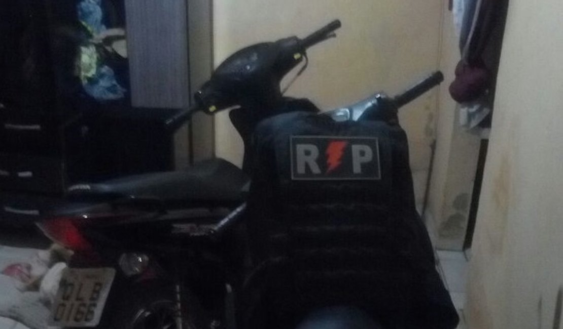 Jovens são detidos com motocicletas furtadas, no bairro Brasiliana, em Arapiraca