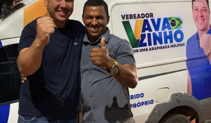 Vavazinho, vereador por Arapiraca, entrega ambulância à comunidade Baixa da Onça