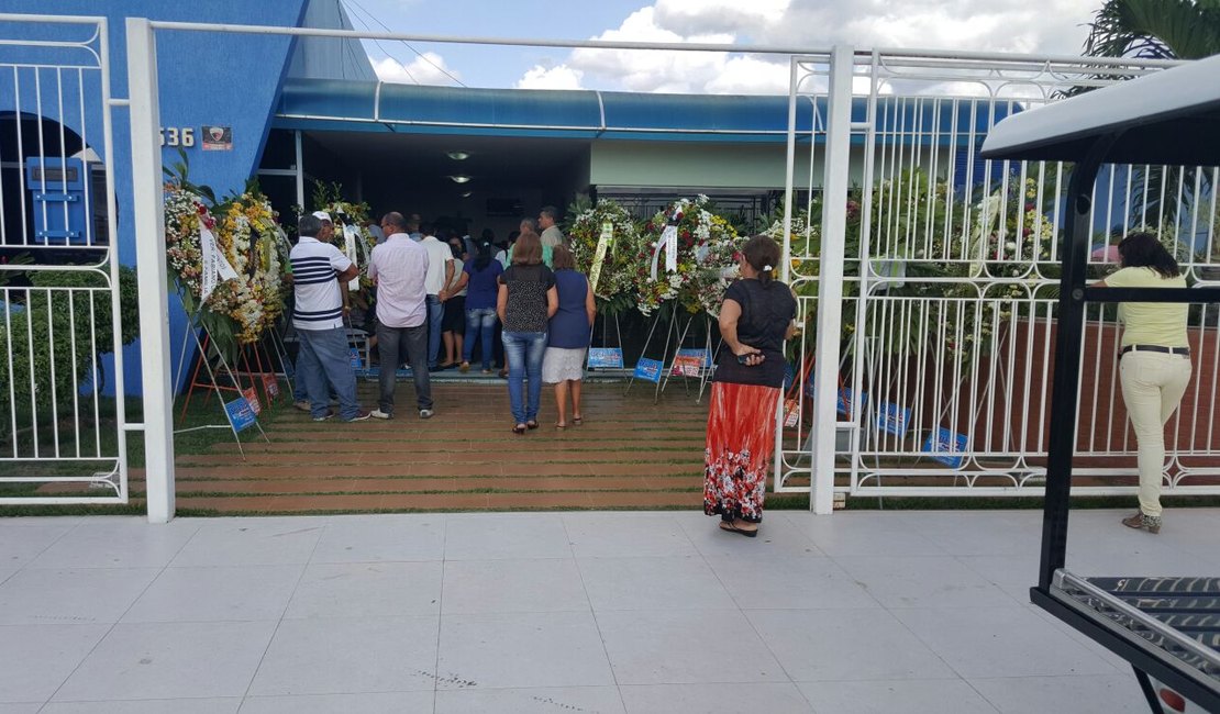 Sob forte comoção, familiares e amigos se despedem de empresário arapiraquense