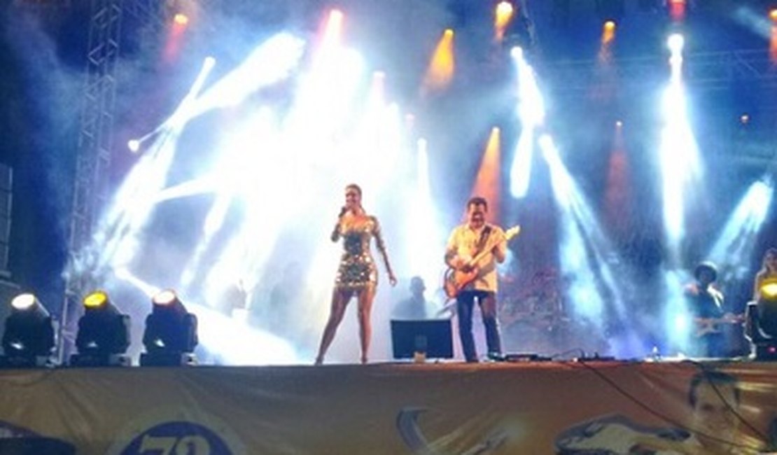 Público aprova nova vocalista em primeiro show da “XCalypso”