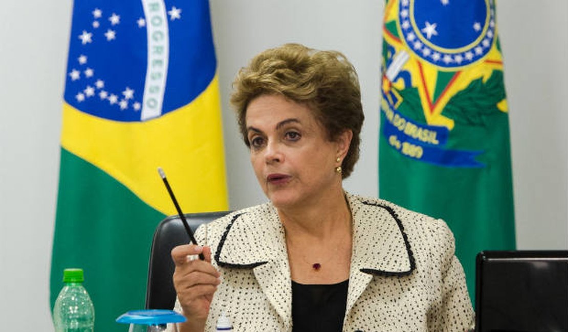 Dilma diz a reitores que não renuncia e faz longo desabafo sobre Lula