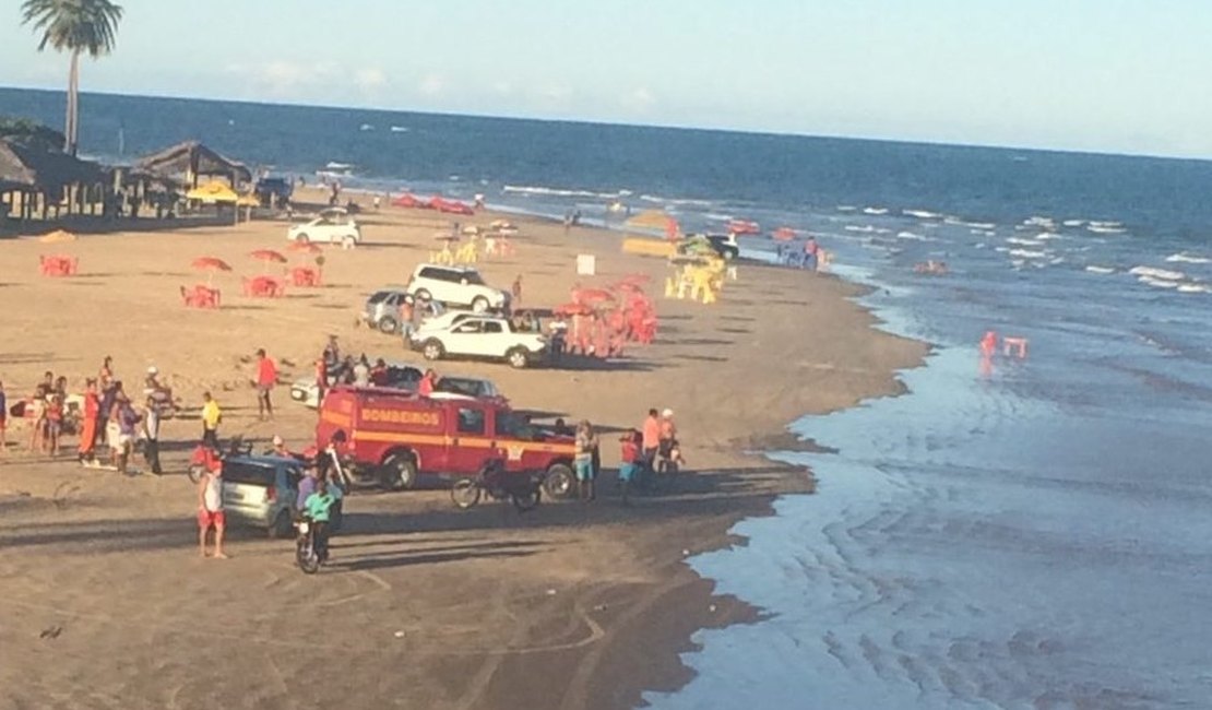 Bombeiros retomam buscas por adolescente que se afogou na Praia do Peba