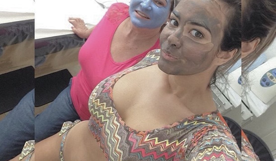 Geisy Arruda aparece com biquíni pequenino em dia de tratamento de pele
