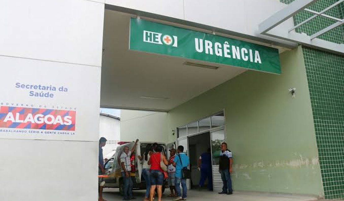 Mulher leva paulada na cabeça e é encaminhada ao hospital, em Arapiraca