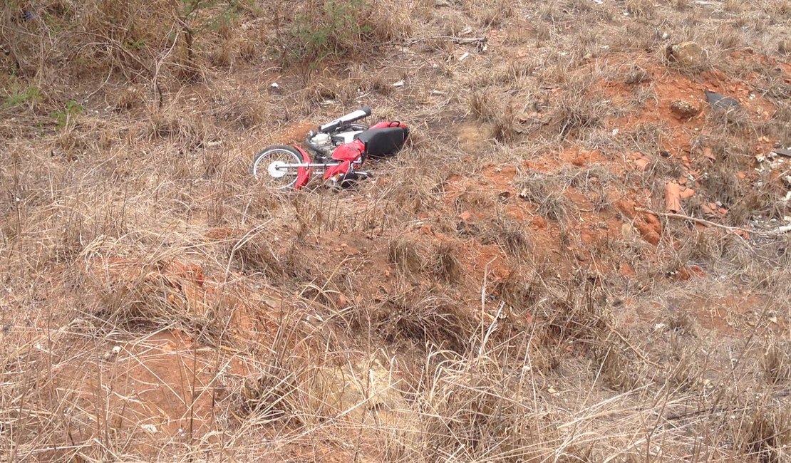 Moto utilizada em atentado contra agência bancária é recuperada próximo a Craíbas