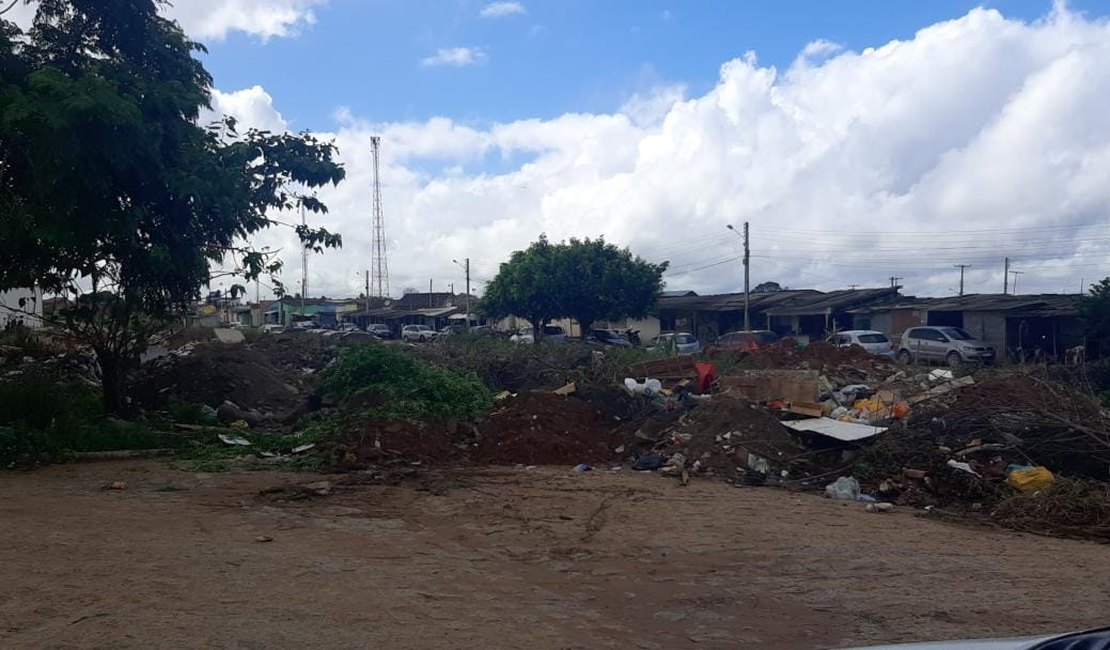 Descarte irregular de lixo e entulhos prejudica moradores da Primavera, em Arapiraca