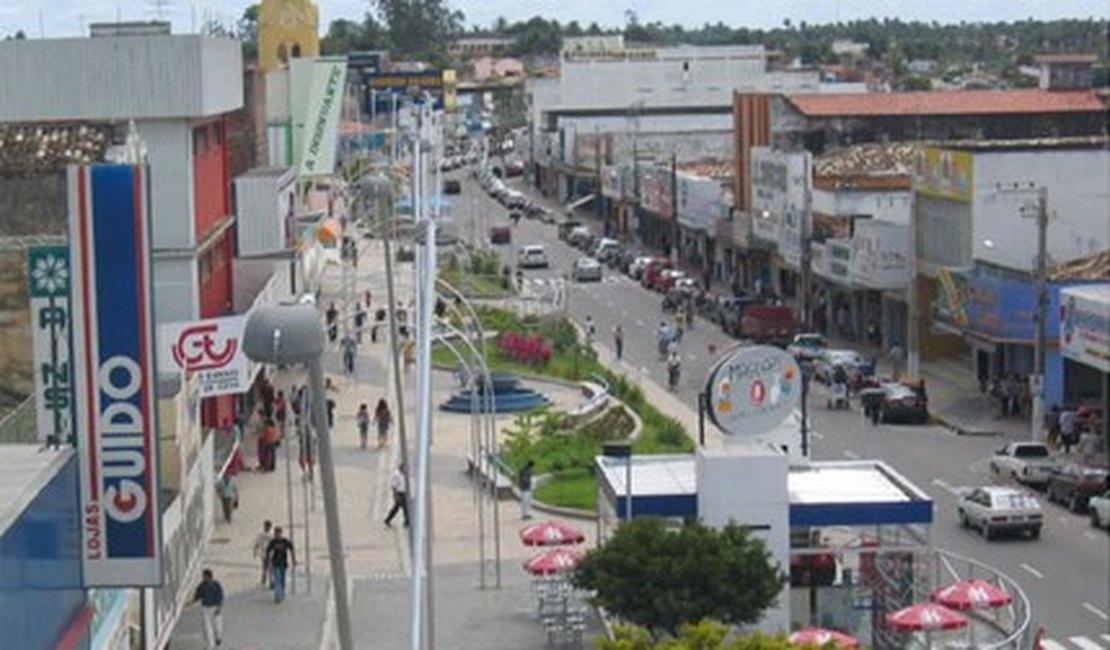 Bandidos roubam 26 celulares de loja do Centro de Arapiraca