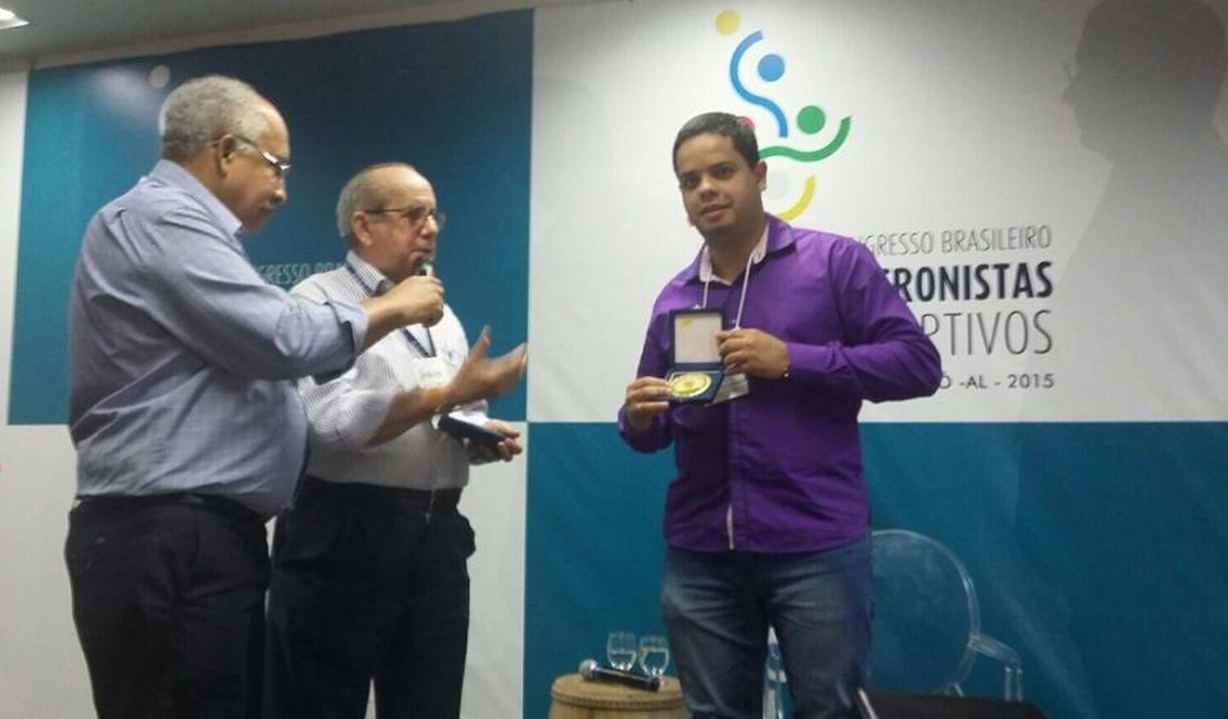 Presidente do ASA recebe comenda Mauro Pinheiro em Congresso de Cronistas Esportivos