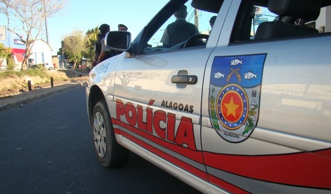 Bandidos atiram contra ônibus com estudantes de Delmiro Gouveia