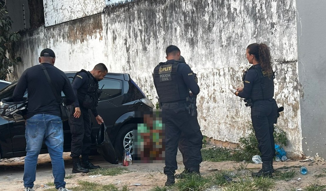 Mulher envolvida com o tráfico é presa em flagrante por furto em farmácia na Ponta Verde