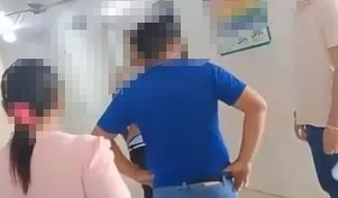 Homem fica com cenoura presa no ânus e procura atendimento