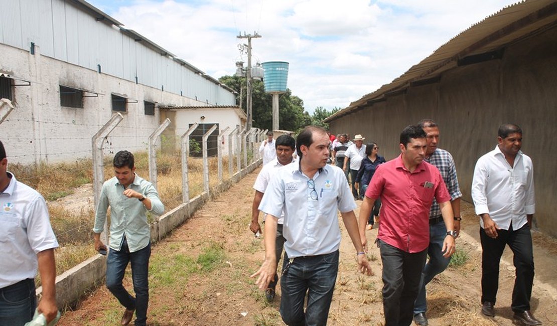 Vereadores visitam Luna Avícola e Frigovale para apurar denúncias de irregularidades