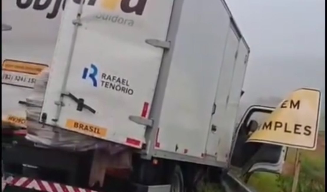 Acidente entre caminhões quase termina em tragédia no interior de Alagoas