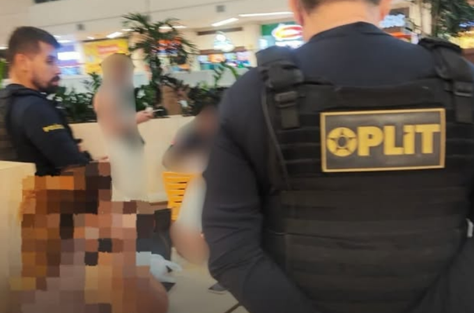 Mulher compra celular furtado e exige pagamento para devolvê-lo em Maceió; receptadora foi detida em shopping