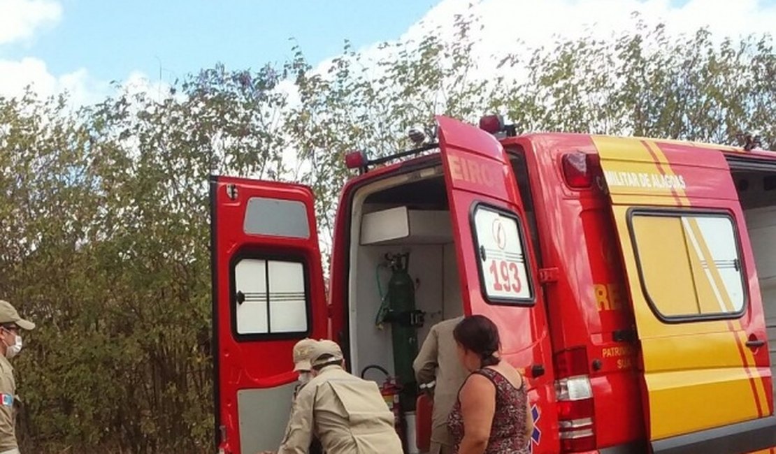 Criminosos fazem emboscada para assassinar filho e acabam ferindo a mãe em Palmeira dos Índios