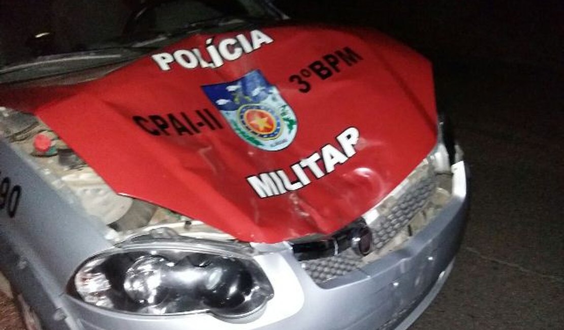 Jumento na pista causa acidente com viatura da PM em Girau do Ponciano, Alagoas