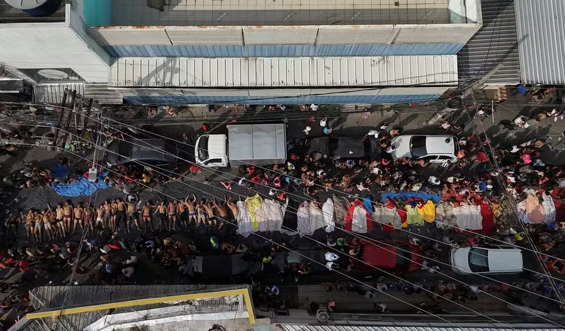 64 corpos são achados em mata no RJ, e número total de mortos passa de 130