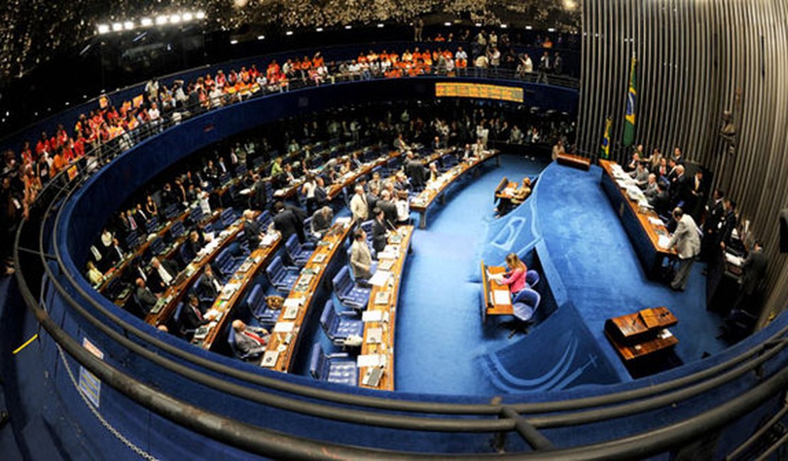 Senado conclui votação da reforma política e aprova recesso branco