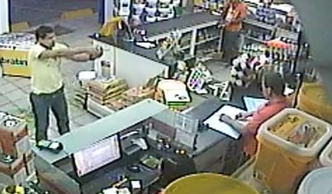Polícia prende dois suspeitos de assaltos a estabelecimentos