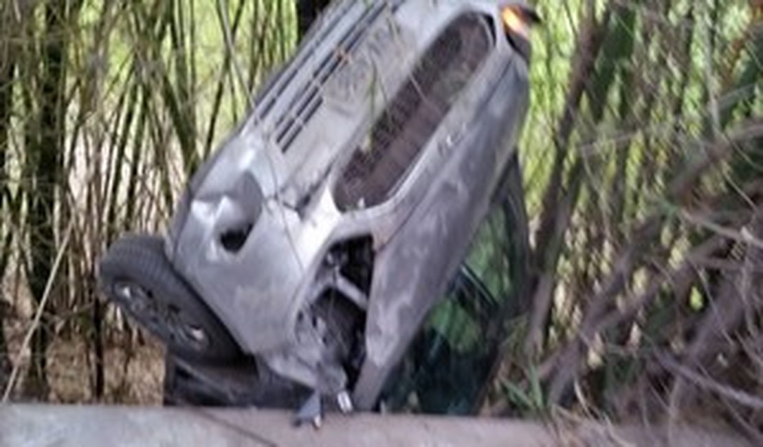 Colisão envolvendo carro e caminhão deixa feridos em Flexeiras, AL