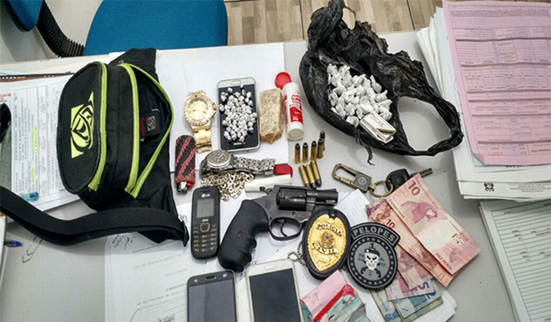 Jovens são detidos por tráfico de drogas e porte ilegal de arma de fogo