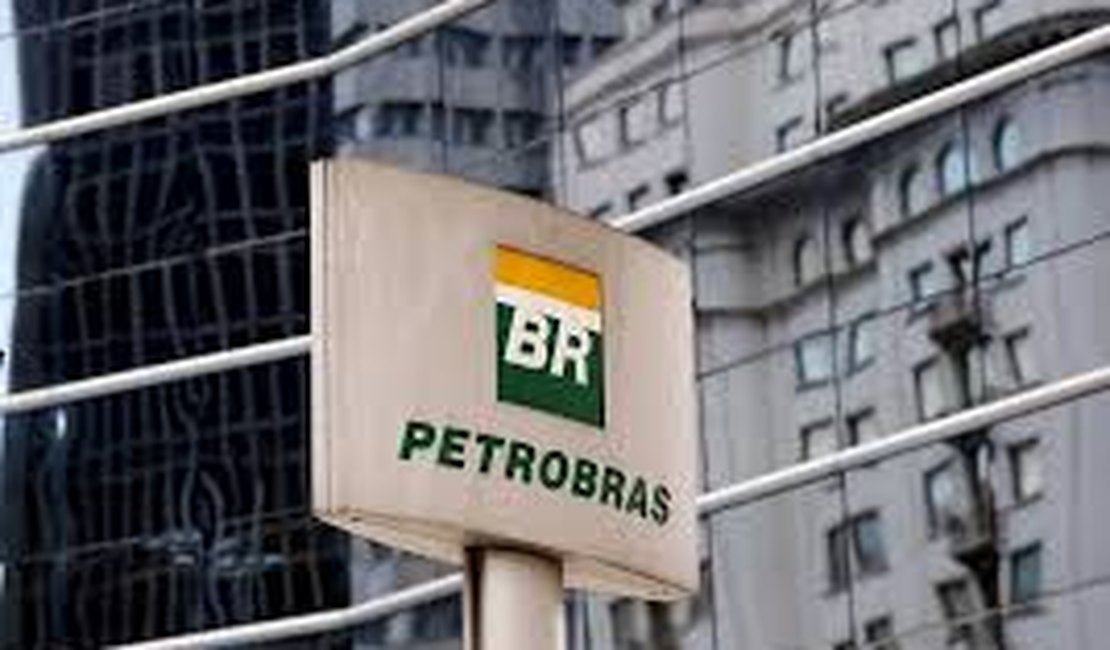 Petrobras anuncia redução de 1,11% no preço da gasolina nas refinarias