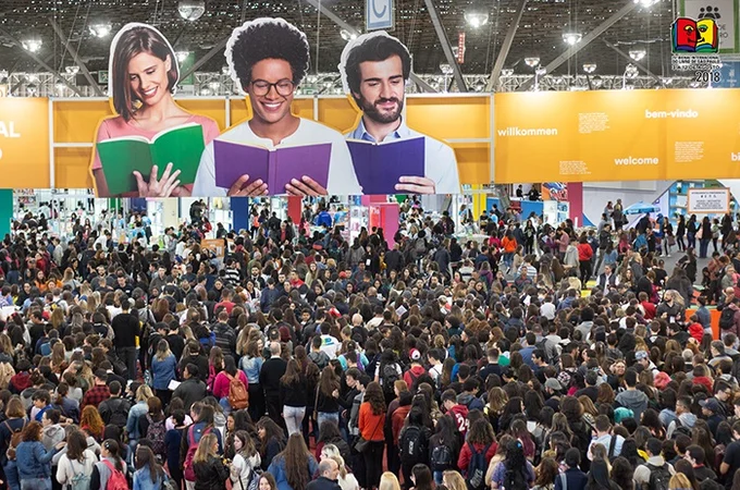 Bienal do Livro tem ingressos esgotados no 2º dia da festa literária
