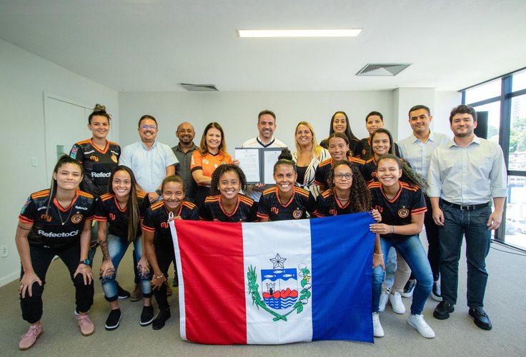 Governo dobra patrocínio à equipe feminina que disputa competições nacionais de futebol