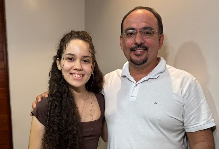 Orgulho de Junqueiro: Híllary Kelly é aprovada em universidade de Boston, EUA!