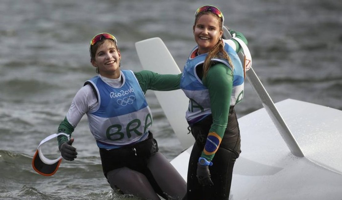 Brasileiras Martine Grael e Kahena garantem ouro na vela