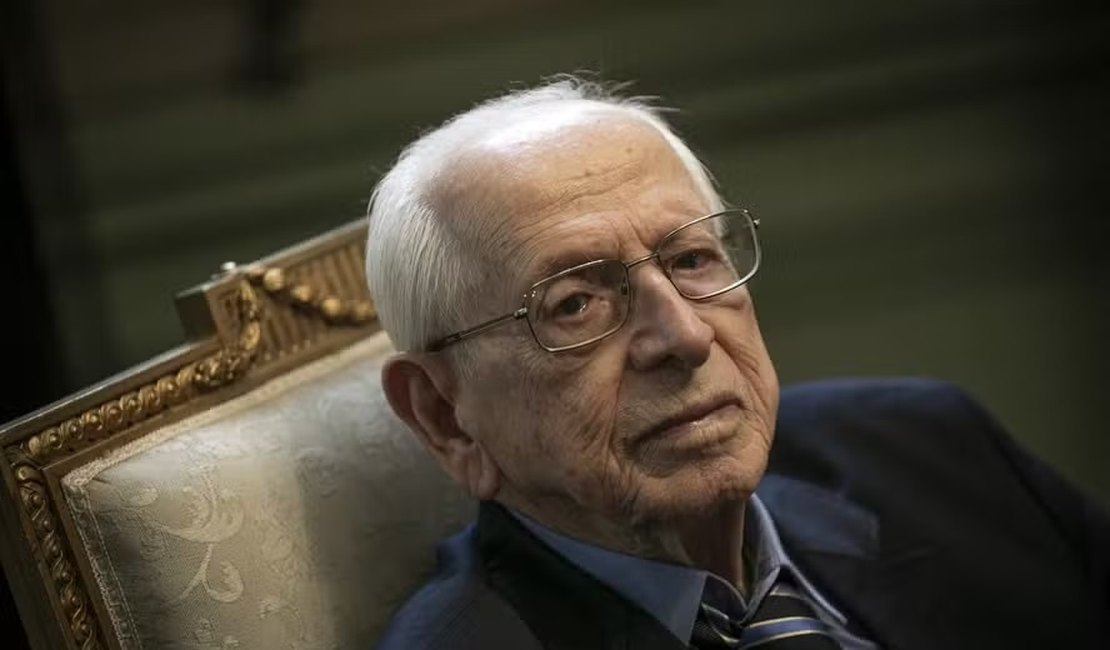 Morre Evanildo Bechara, um dos maiores gramáticos do Brasil, aos 97 anos
