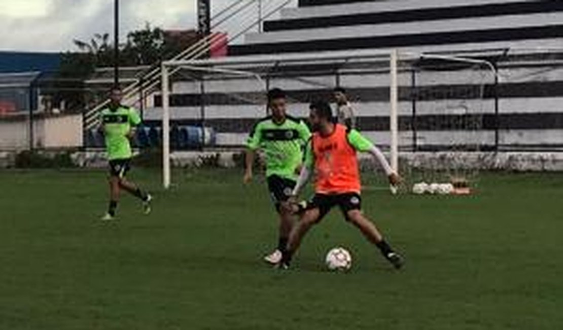 Thiaguinho, Rafael Tavares e Nata são relacionados pela primeira vez na Série C