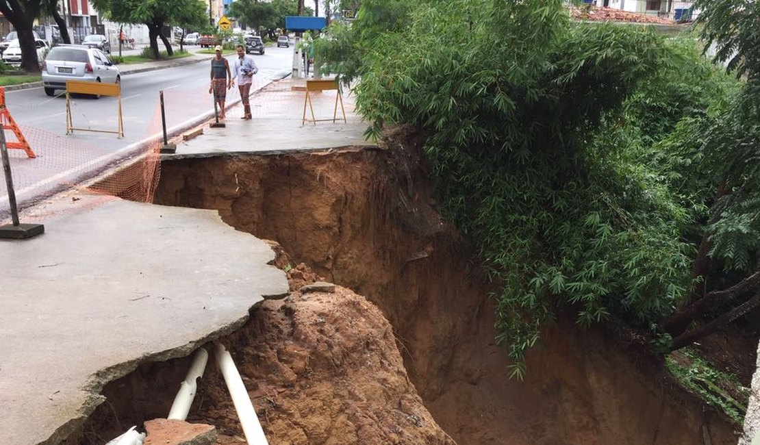 Defesa Civil interdita trecho de avenida no Murilópolis por risco de desabamento