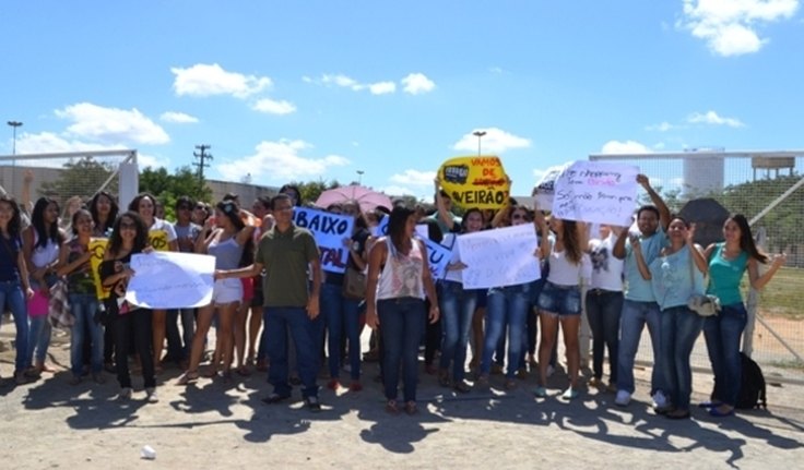Prefeitura corta transporte para Palmeira e universitários se reunirão com prefeito nesta quinta