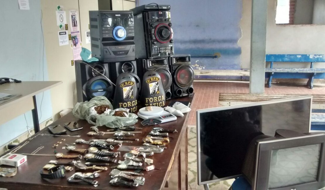 Após denúncias, PM apreende grande quantidade de drogas no Brisa do Lago, em Arapiraca