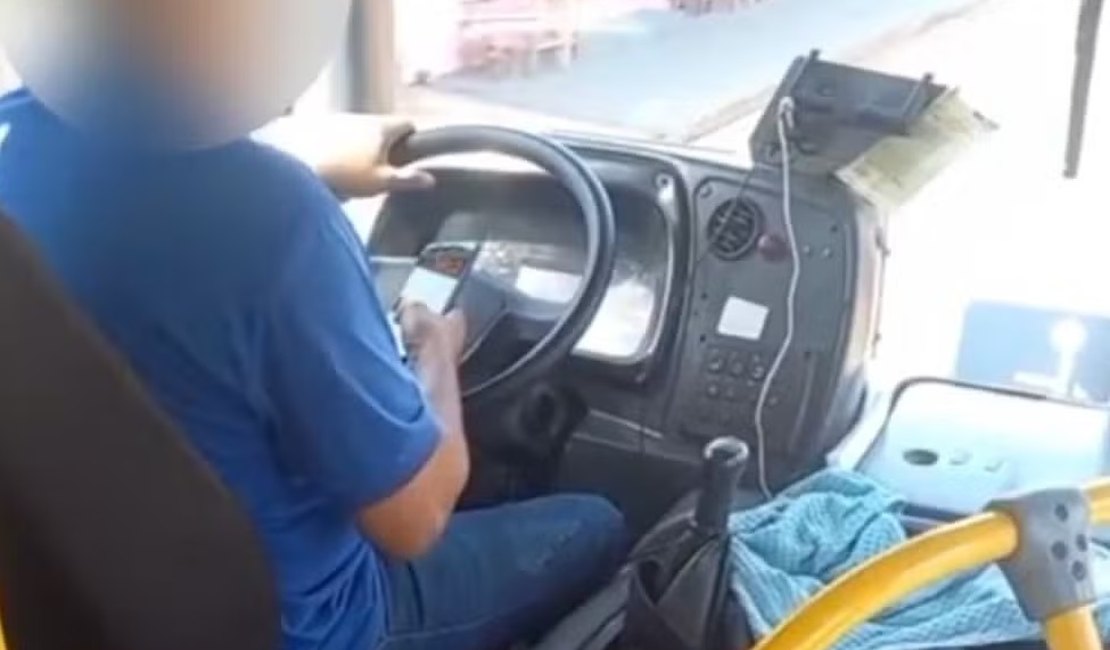 Motorista de ônibus é flagrado em 'jogo do tigrinho' enquanto dirigia em MS