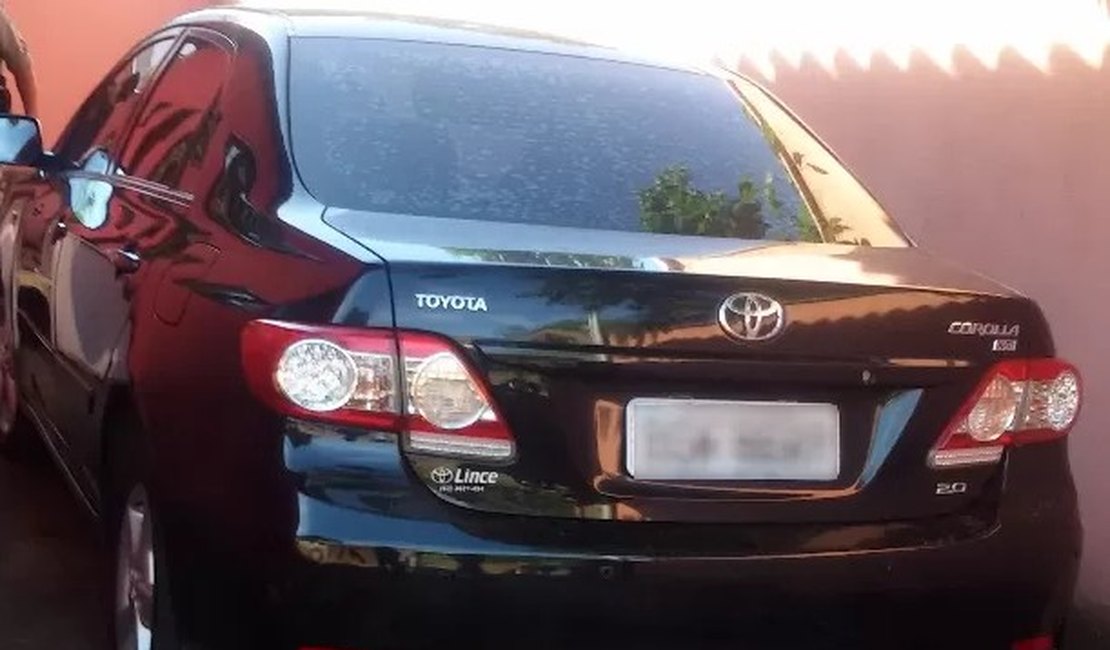 Jovem é suspeita de comprar Corolla furtado por R$ 4 mil via Whatsapp