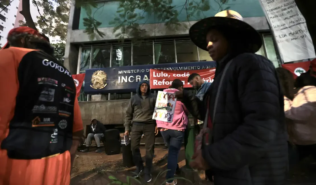 MST ocupa Superintendência do Incra em São Paulo