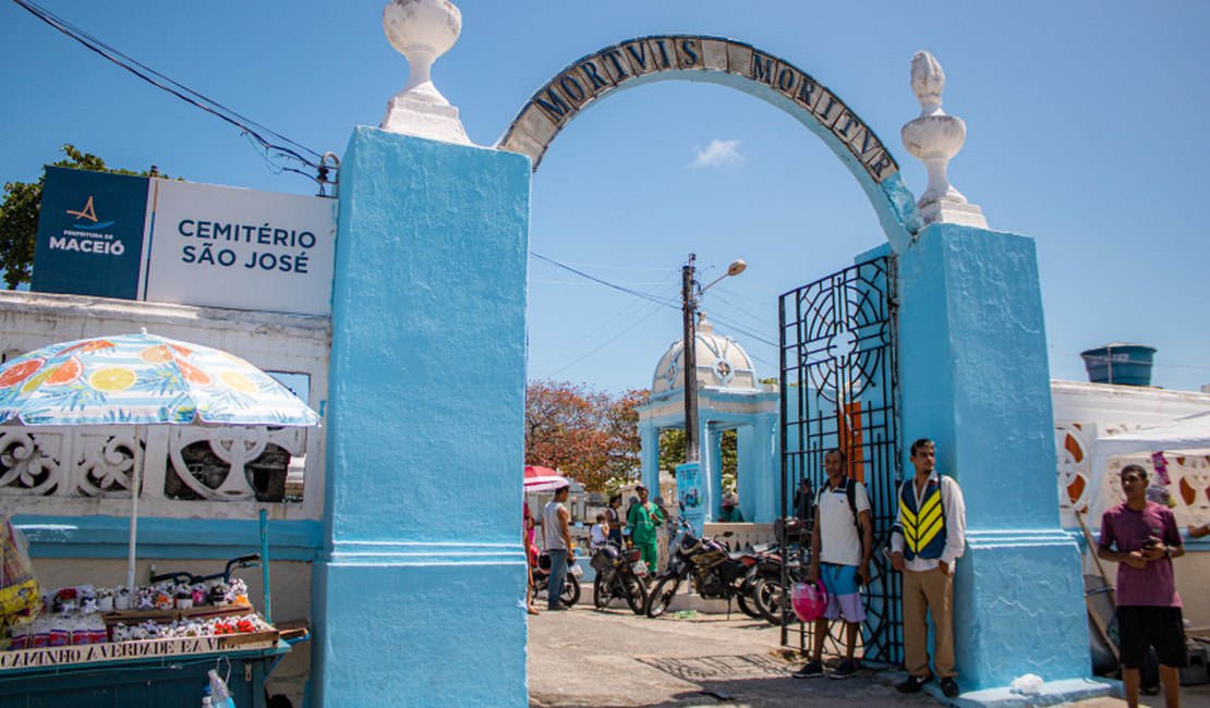 Três pessoas ficam presas no Cemitério São José, em Maceió