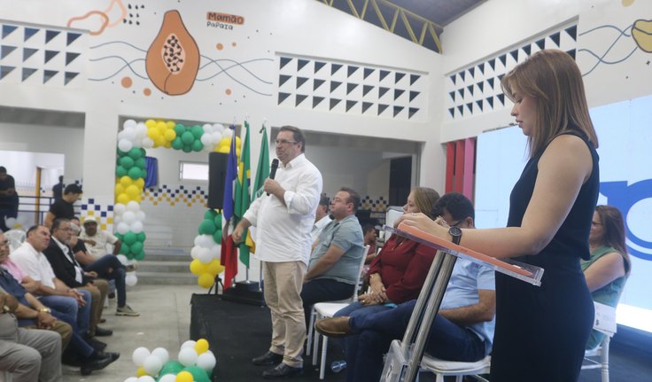 Luciano Barbosa entrega escola completamente revitalizada e reforça compromisso com a educação em Arapiraca