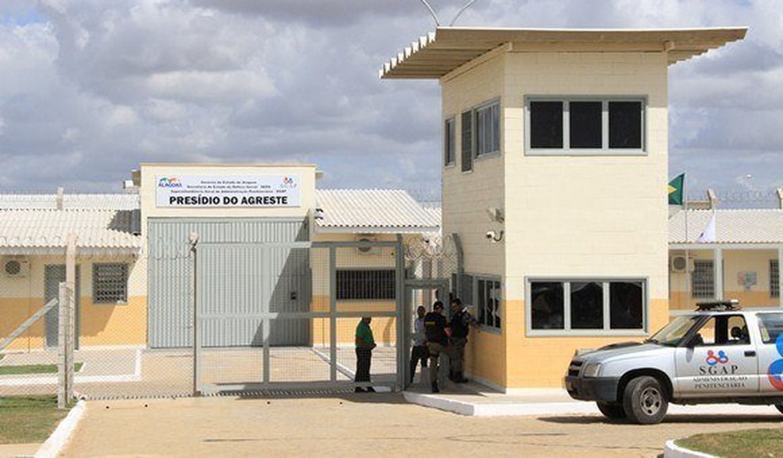 Estado transfere 100 presos suspeitos de planejar crimes de Maceió para Agreste