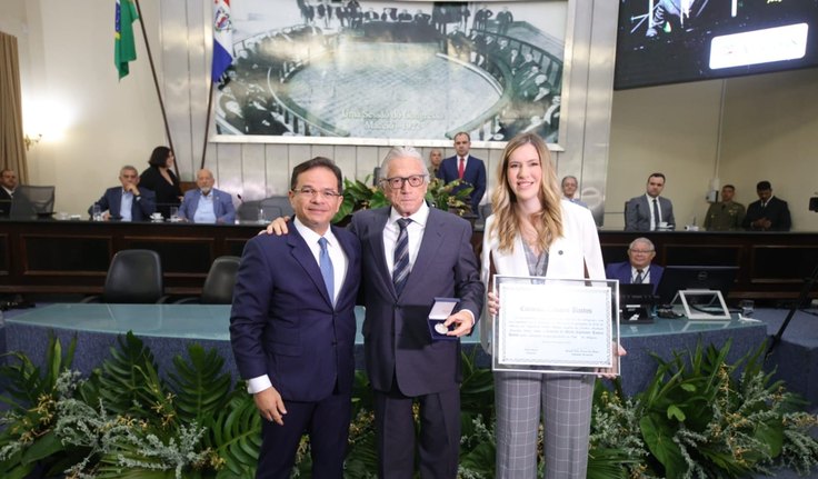 Teotonio Vilela Filho recebe comenda Tavares Bastos em solenidade marcada por homenagens e resgate histórico
