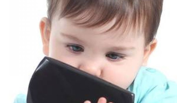 Por que o uso de celulares e tablets  pode prejudicar o desenvolvimento infantil?