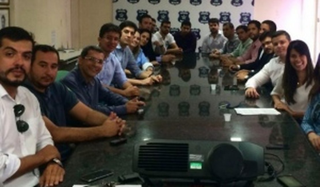 Delegados criam sindicato, reprovam militarização e cobram resgate de funções