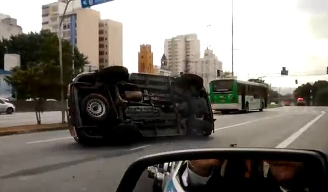 Vídeo mostra acidente com viatura da Rota em São Paulo