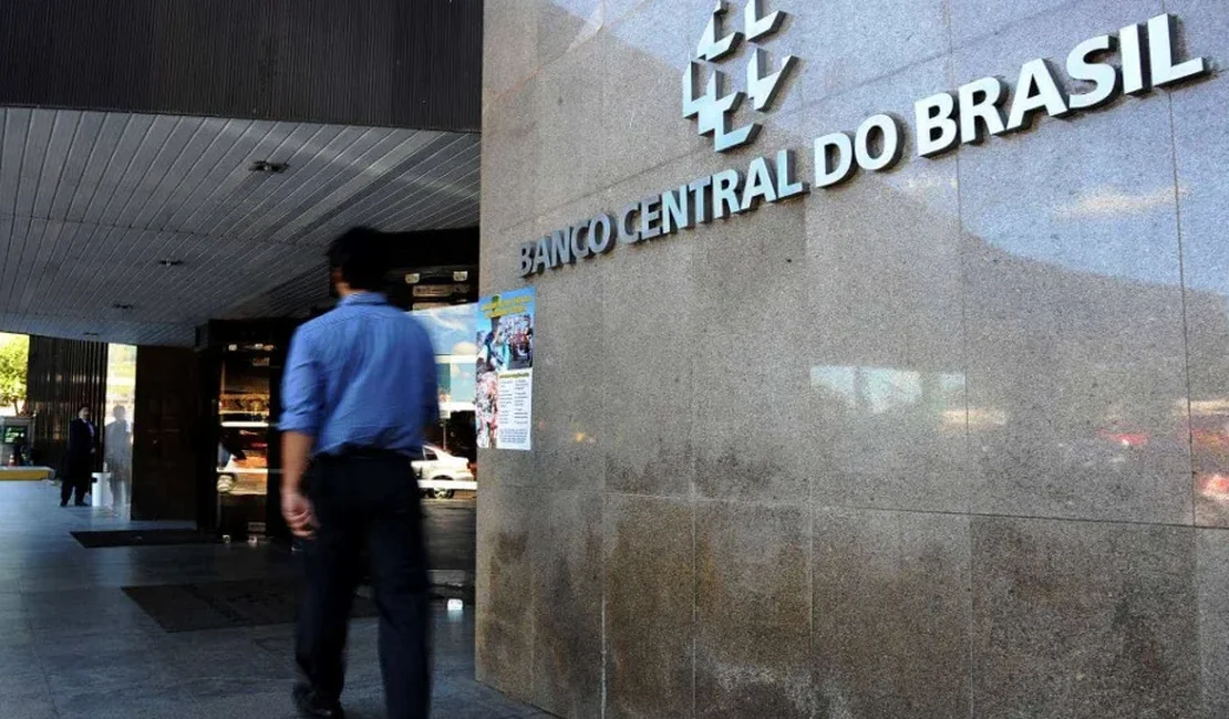 BC passa a apurar mensalmente dados sobre juros e encargos totais no cartão