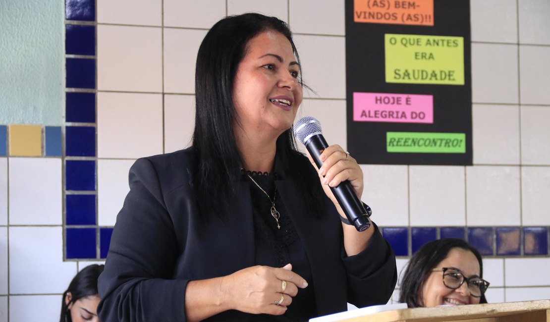 Mulheres ocupam mais de 70% dos cargos de direção nas escolas da rede estadual